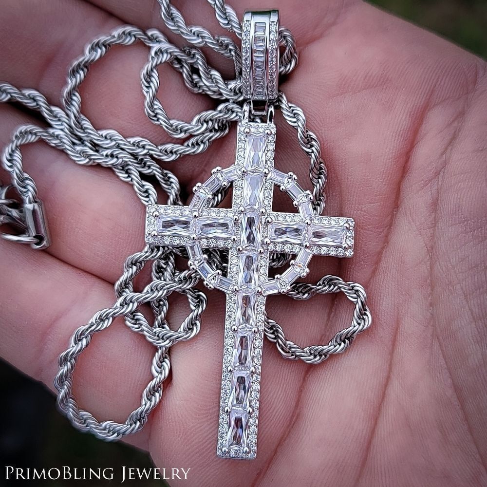 Largeâ
Baguette SilverâCrossâNecklace